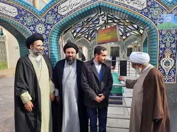 تصاویر/ حضور آیت الله شب زنده‌دار در مزار فیض ملامحسن کاشانی و محتشم کاشانی