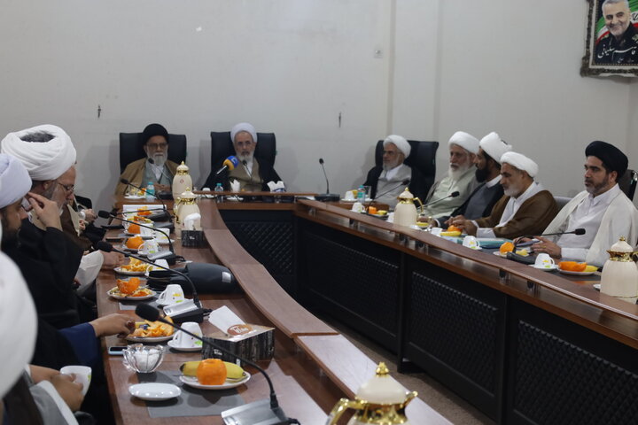 تصاویر/ دیدار مدیر حوزه های علمیه با مسئولان استان هرمزگان