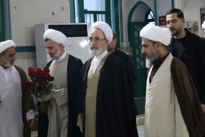 تصاویر/ مراسم غبارروبی شهدای بندرعباس با حضور آیت الله اعرافی