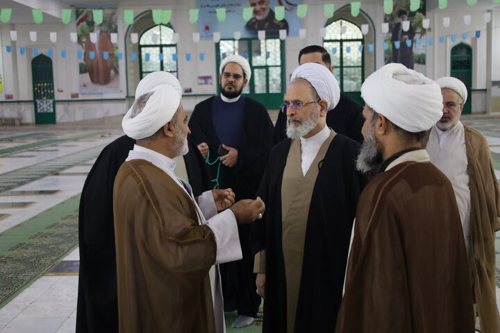 تصاویر/ مراسم غبارروبی شهدای بندرعباس با حضور آیت الله اعرافی