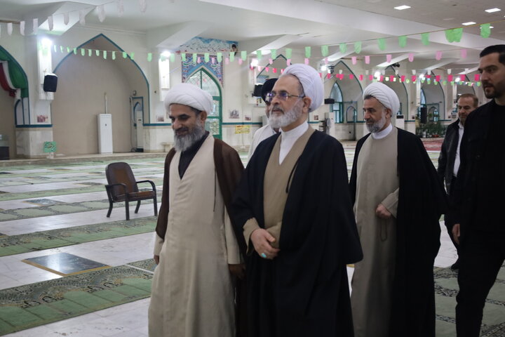 تصاویر/ مراسم غبارروبی شهدای بندرعباس با حضور آیت الله اعرافی