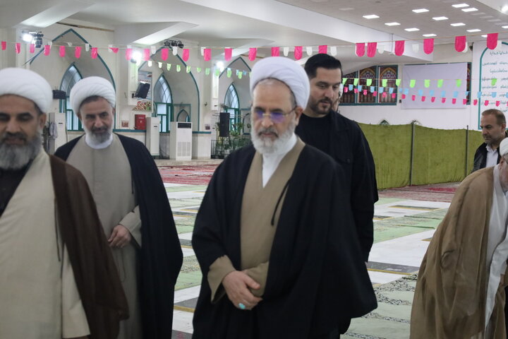 تصاویر/ مراسم غبارروبی شهدای بندرعباس با حضور آیت الله اعرافی