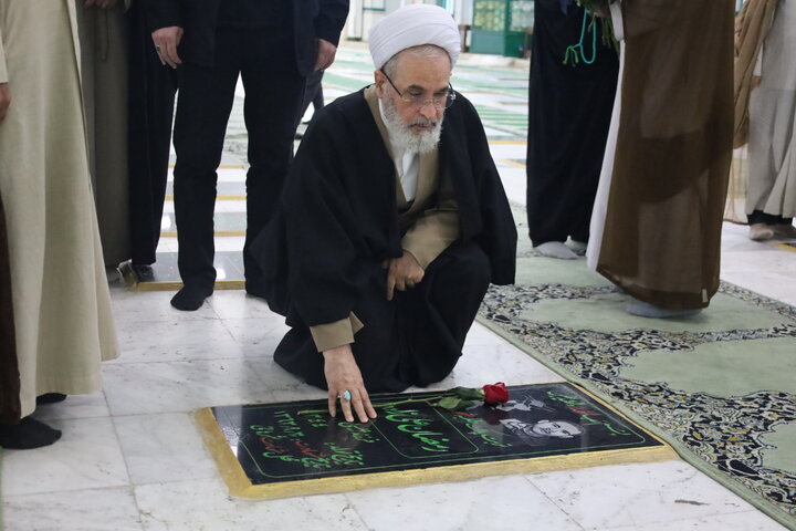 تصاویر/ مراسم غبارروبی شهدای بندرعباس با حضور آیت الله اعرافی