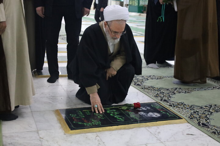 تصاویر/ مراسم غبارروبی شهدای بندرعباس با حضور آیت الله اعرافی