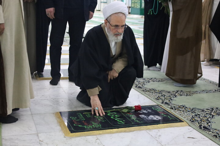 تصاویر/ مراسم غبارروبی شهدای بندرعباس با حضور آیت الله اعرافی