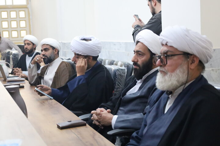 تصاویر/دیدار مدیر حوزه های علمیه با مدیران مدارس علمیه و کادر مرکز مدیریت