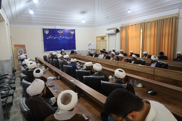 تصاویر/دیدار مدیر حوزه های علمیه با مدیران مدارس علمیه و کادر مرکز مدیریت