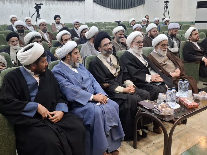 تصاویر/نشست دبیرشورای عالی حوزه های علمیه کشور با مدیران، معاونان ونماینگان مدارس علمیه حوزه علمیه منطقه کاشان