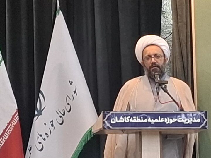 تصاویر/نشست دبیرشورای عالی حوزه های علمیه کشور با مدیران، معاونان ونماینگان مدارس علمیه حوزه علمیه منطقه کاشان