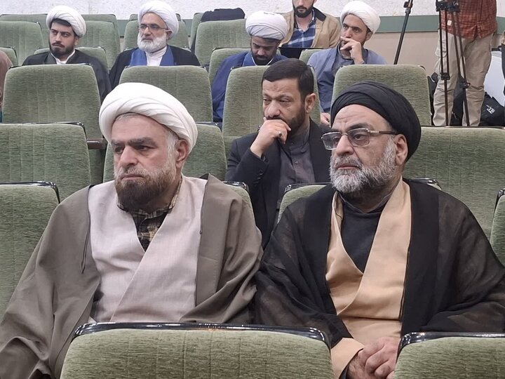 تصاویر/نشست دبیرشورای عالی حوزه های علمیه کشور با مدیران، معاونان ونماینگان مدارس علمیه حوزه علمیه منطقه کاشان