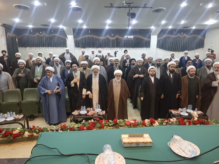 تصاویر/نشست دبیرشورای عالی حوزه های علمیه کشور با مدیران، معاونان ونماینگان مدارس علمیه حوزه علمیه منطقه کاشان