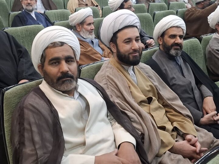 تصاویر/نشست دبیرشورای عالی حوزه های علمیه کشور با مدیران، معاونان ونماینگان مدارس علمیه حوزه علمیه منطقه کاشان