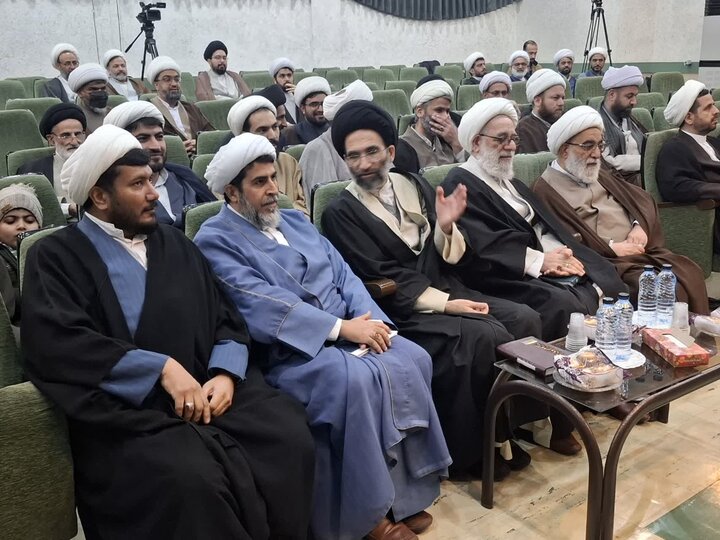 تصاویر/نشست دبیرشورای عالی حوزه های علمیه کشور با مدیران، معاونان ونماینگان مدارس علمیه حوزه علمیه منطقه کاشان