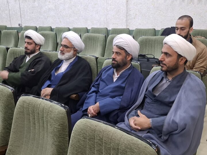 تصاویر/نشست دبیرشورای عالی حوزه های علمیه کشور با مدیران، معاونان ونماینگان مدارس علمیه حوزه علمیه منطقه کاشان