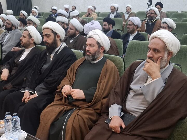 تصاویر/نشست دبیرشورای عالی حوزه های علمیه کشور با مدیران، معاونان ونماینگان مدارس علمیه حوزه علمیه منطقه کاشان