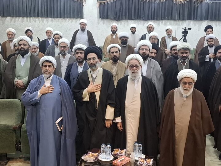 تصاویر/نشست دبیرشورای عالی حوزه های علمیه کشور با مدیران، معاونان ونماینگان مدارس علمیه حوزه علمیه منطقه کاشان