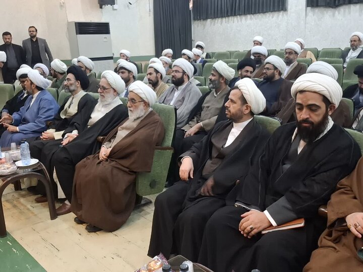 تصاویر/نشست دبیرشورای عالی حوزه های علمیه کشور با مدیران، معاونان ونماینگان مدارس علمیه حوزه علمیه منطقه کاشان