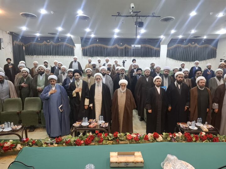 تصاویر/نشست دبیرشورای عالی حوزه های علمیه کشور با مدیران، معاونان ونماینگان مدارس علمیه حوزه علمیه منطقه کاشان