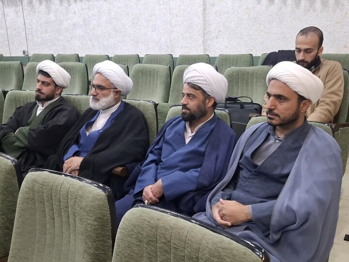 تصاویر/نشست دبیرشورای عالی حوزه های علمیه کشور با مدیران، معاونان ونماینگان مدارس علمیه حوزه علمیه منطقه کاشان