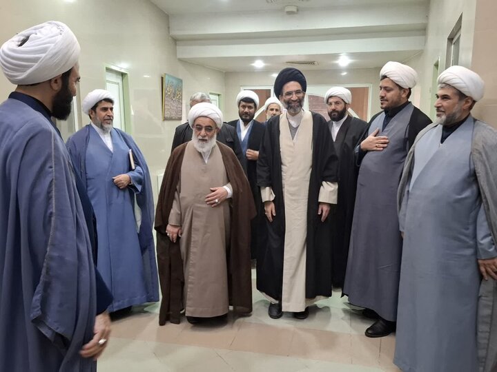 تصاویر/نشست دبیرشورای عالی حوزه های علمیه کشور با مدیران، معاونان ونماینگان مدارس علمیه حوزه علمیه منطقه کاشان