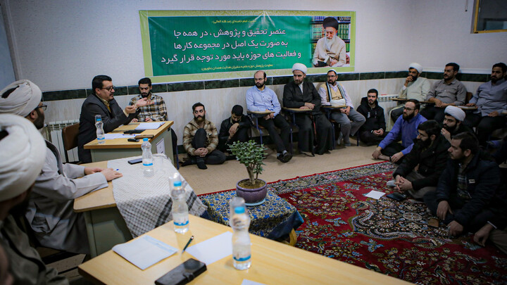 تصاویر/علمی و بصیرتی با موضوع ریشه‌شناسی حمله به اماکن دینی