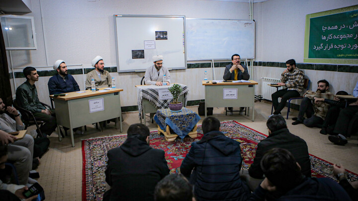 تصاویر/علمی و بصیرتی با موضوع ریشه‌شناسی حمله به اماکن دینی