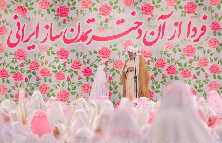 تصاویر/ مراسم جشن تکلیف ۱۱۰۰ نفری دختران ساوجبلاغ