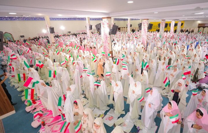 تصاویر/ مراسم جشن تکلیف ۱۱۰۰ نفری دختران ساوجبلاغ