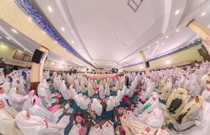 تصاویر/ مراسم جشن تکلیف ۱۱۰۰ نفری دختران ساوجبلاغ