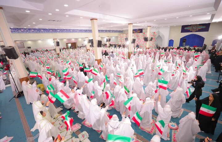 تصاویر/ مراسم جشن تکلیف ۱۱۰۰ نفری دختران ساوجبلاغ