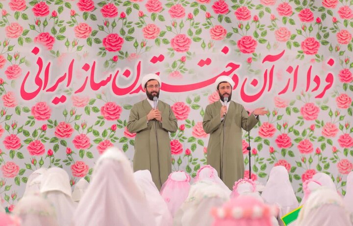 تصاویر/ مراسم جشن تکلیف ۱۱۰۰ نفری دختران ساوجبلاغ