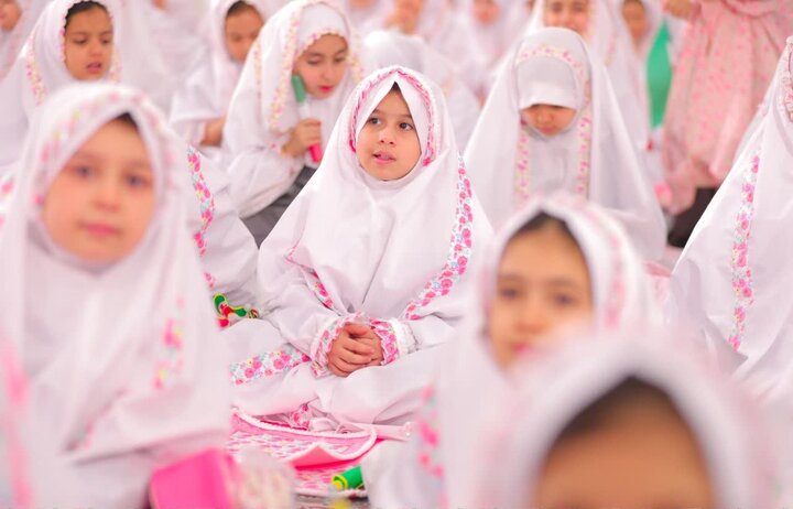 تصاویر/ مراسم جشن تکلیف ۱۱۰۰ نفری دختران ساوجبلاغ