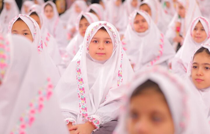 تصاویر/ مراسم جشن تکلیف ۱۱۰۰ نفری دختران ساوجبلاغ