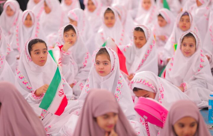 تصاویر/ مراسم جشن تکلیف ۱۱۰۰ نفری دختران ساوجبلاغ