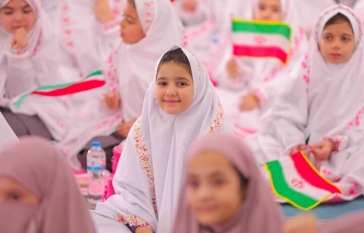 تصاویر/ مراسم جشن تکلیف ۱۱۰۰ نفری دختران ساوجبلاغ