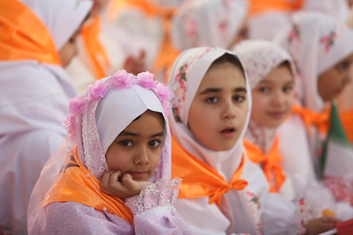 برپایی جشن تکلیف ۲ هزار دختر ۹ ساله در حرم کریمه اهل بیت(س)