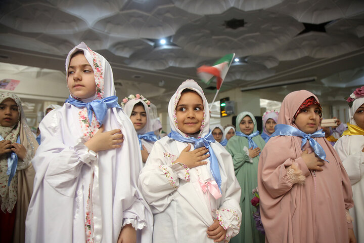 برپایی جشن تکلیف ۲ هزار دختر ۹ ساله در حرم کریمه اهل بیت(س)