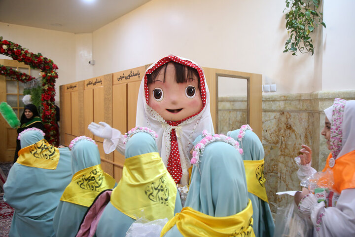 برپایی جشن تکلیف ۲ هزار دختر ۹ ساله در حرم کریمه اهل بیت(س)