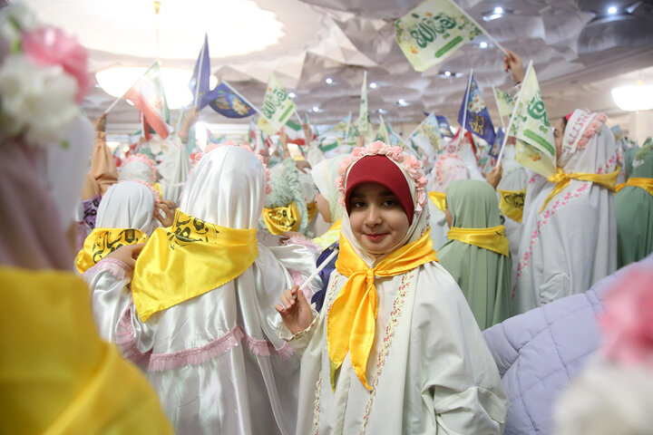 برپایی جشن تکلیف ۲ هزار دختر ۹ ساله در حرم کریمه اهل بیت(س)