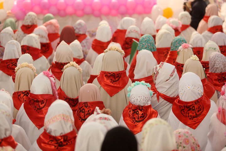 برپایی جشن تکلیف ۲ هزار دختر ۹ ساله در حرم کریمه اهل بیت(س)