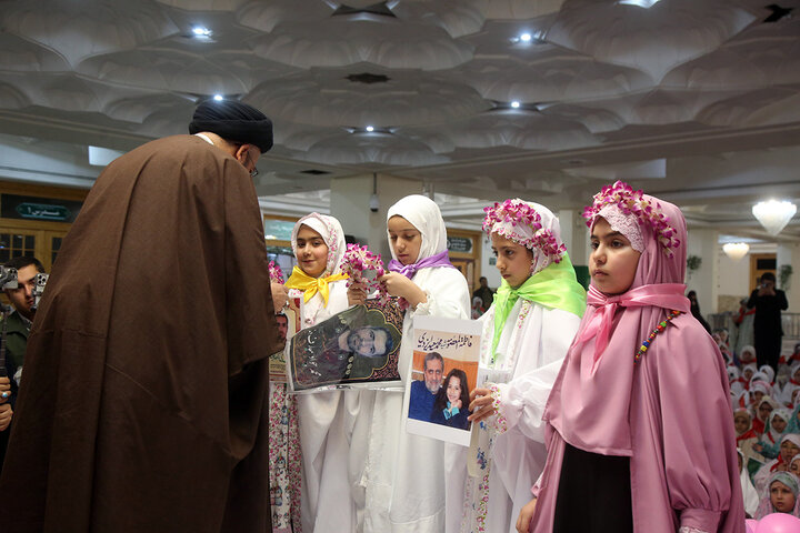 برپایی جشن تکلیف ۲ هزار دختر ۹ ساله در حرم کریمه اهل بیت(س)