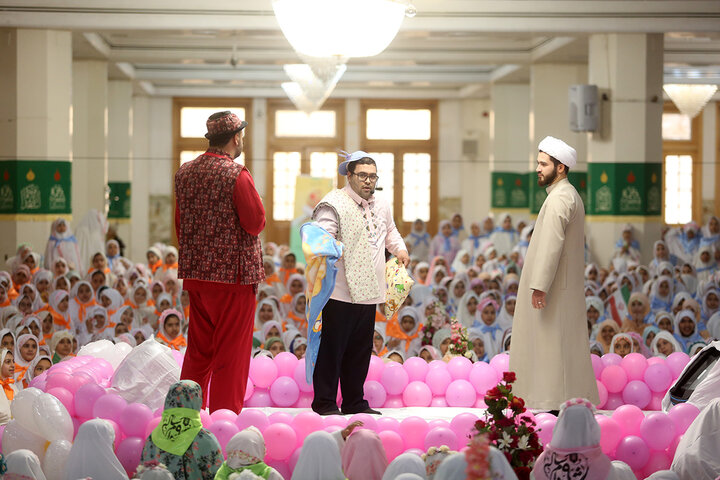 برپایی جشن تکلیف ۲ هزار دختر ۹ ساله در حرم کریمه اهل بیت(س)