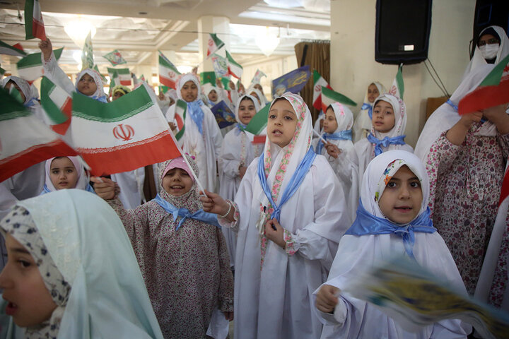 برپایی جشن تکلیف ۲ هزار دختر ۹ ساله در حرم کریمه اهل بیت(س)