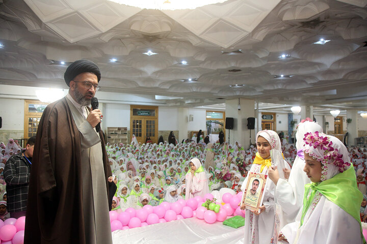 برپایی جشن تکلیف ۲ هزار دختر ۹ ساله در حرم کریمه اهل بیت(س)