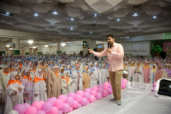 برپایی جشن تکلیف ۲ هزار دختر ۹ ساله در حرم کریمه اهل بیت(س)