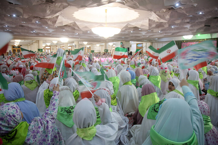 برپایی جشن تکلیف ۲ هزار دختر ۹ ساله در حرم کریمه اهل بیت(س)