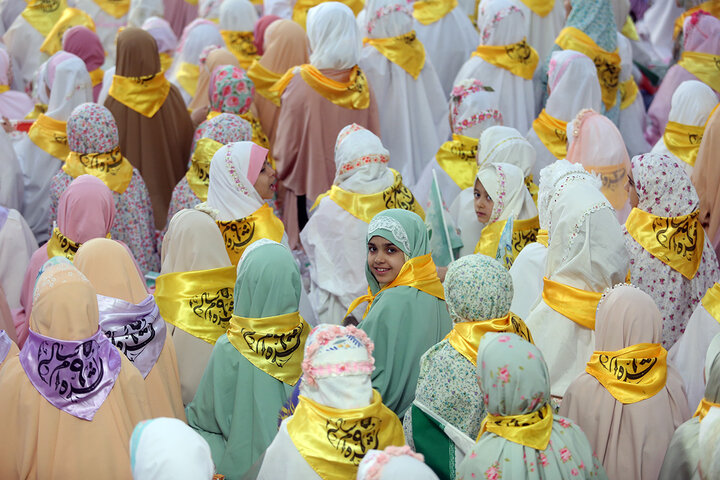 برپایی جشن تکلیف ۲ هزار دختر ۹ ساله در حرم کریمه اهل بیت(س)