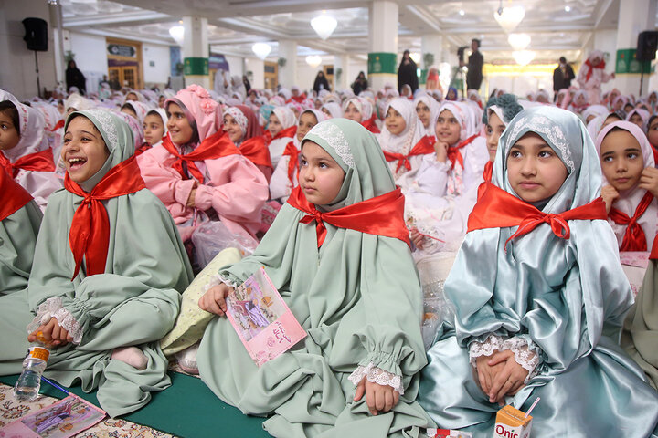 برپایی جشن تکلیف ۲ هزار دختر ۹ ساله در حرم کریمه اهل بیت(س)