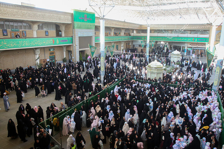 برپایی جشن تکلیف ۲ هزار دختر ۹ ساله در حرم کریمه اهل بیت(س)