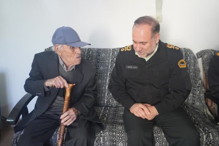 تصاویر/ دیدارهماهنگ کننده فرماندهی کل انتظامی کشور با خانواده معظم شهدا